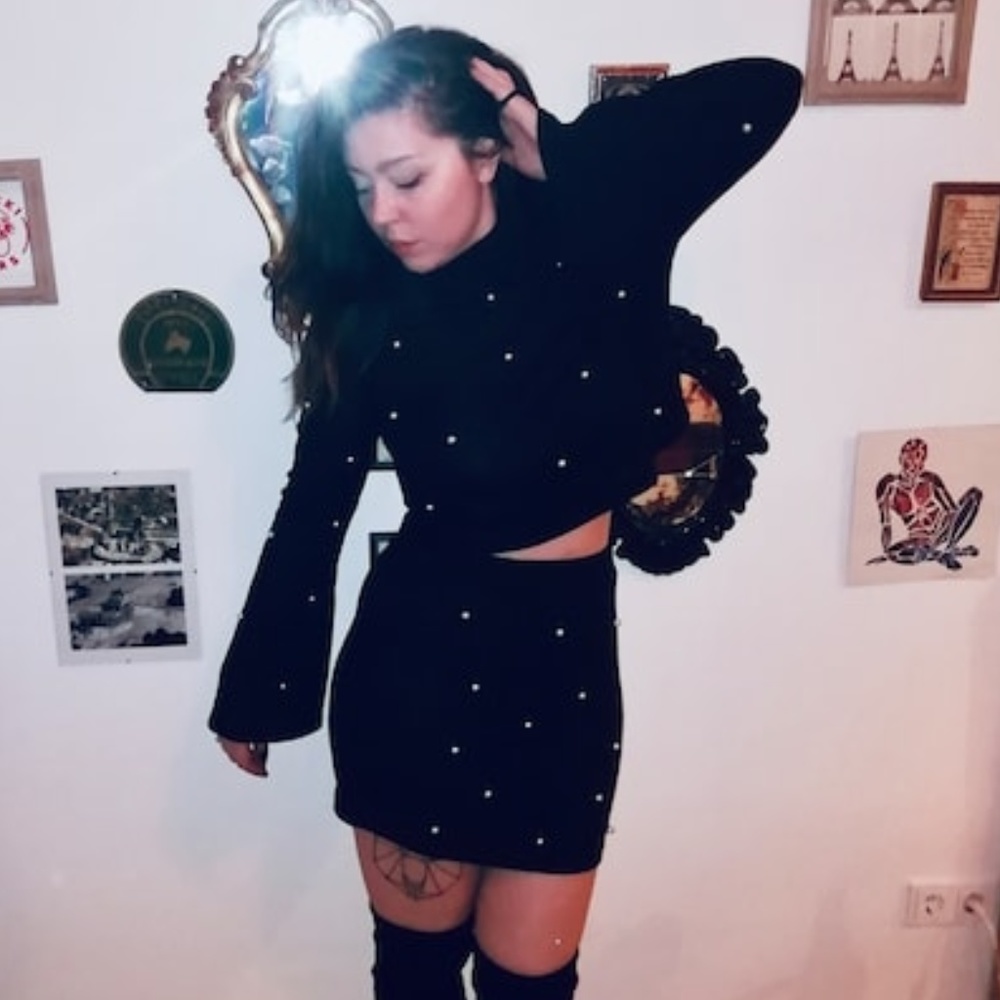 NEW Black set top and skirt with pearls - Picture 2 of 4